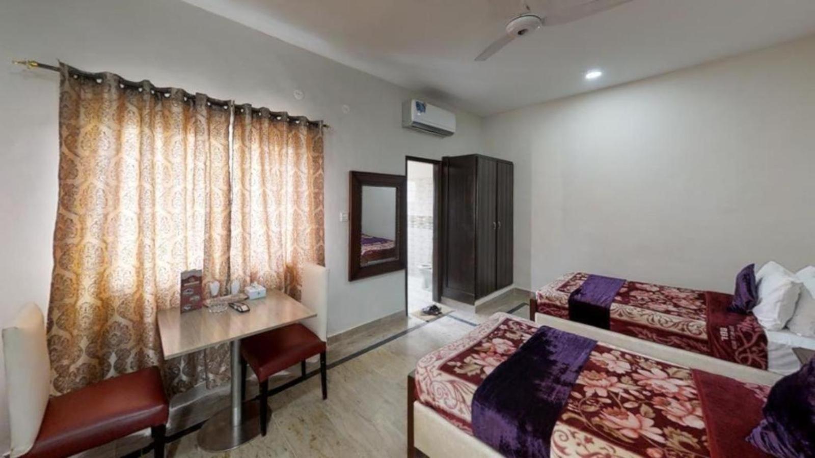 Hotel Day In لاهور المظهر الخارجي الصورة